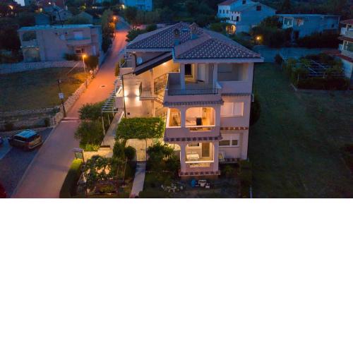 Apartments with a parking space Lopar, Rab - 18388