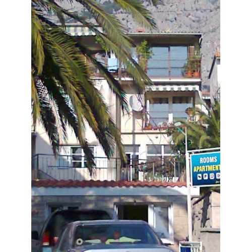 Apartments with a parking space Makarska - 11415