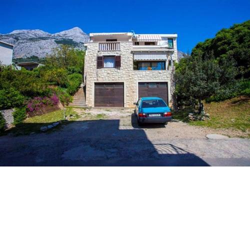Apartments with a parking space Makarska - 11418