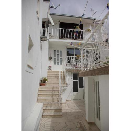 Apartments with a parking space Makarska - 12063