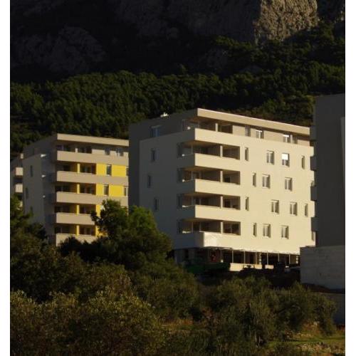 Apartments with a parking space Makarska - 13028