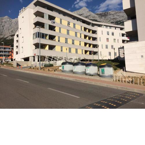 Apartments with a parking space Makarska - 13871