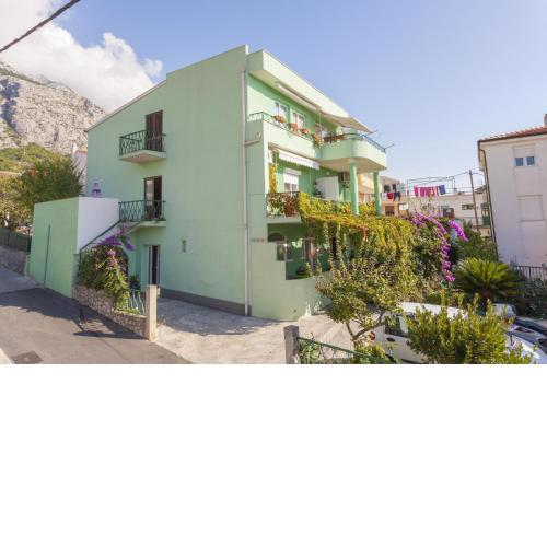 Apartments with a parking space Makarska - 15445