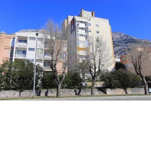 Apartments with a parking space Makarska - 15841