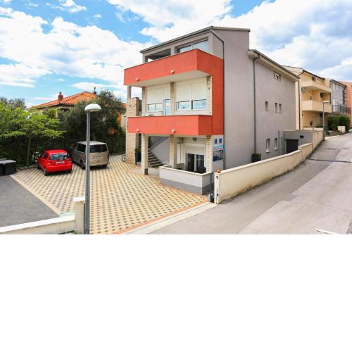 Apartments with a parking space Makarska - 16430