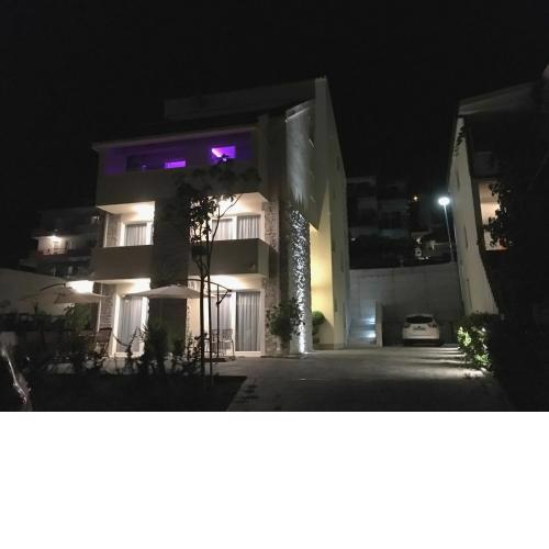 Apartments with a parking space Makarska - 16496