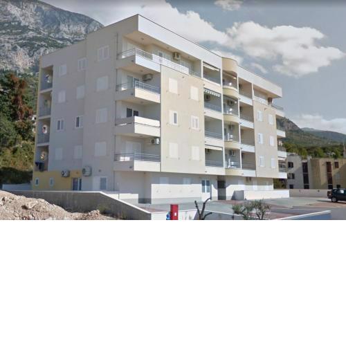Apartments with a parking space Makarska - 16851