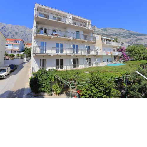 Apartments with a parking space Makarska - 18332