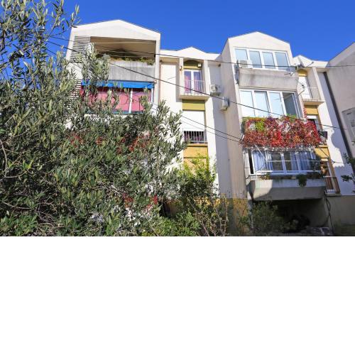 Apartments with a parking space Makarska - 18498