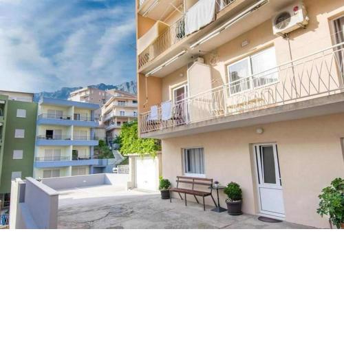 Apartments with a parking space Makarska - 19532