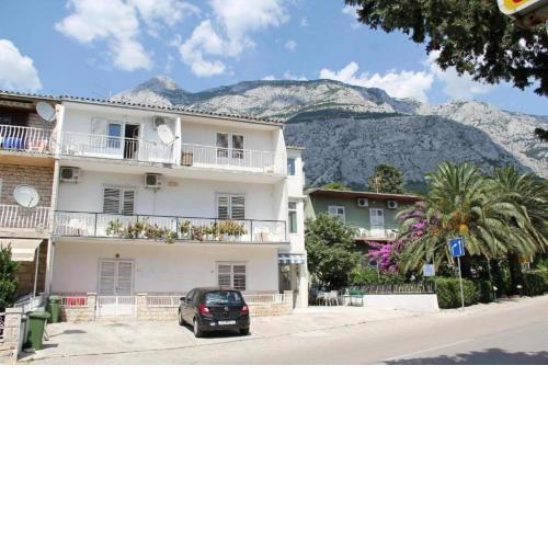 Apartments with a parking space Makarska - 20943