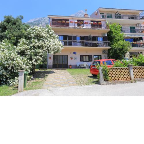 Apartments with a parking space Makarska - 21270