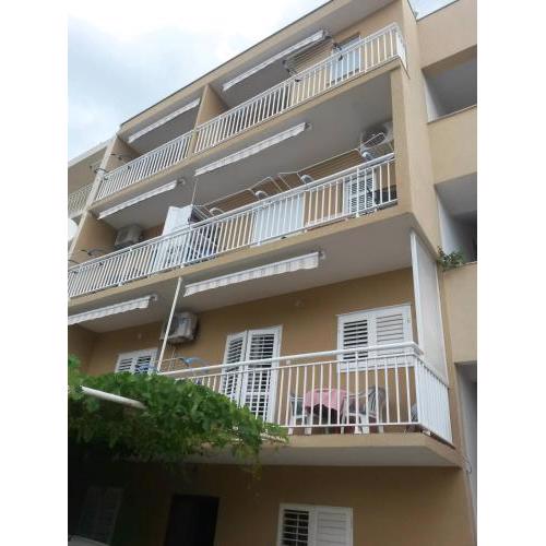 Apartments with a parking space Makarska - 21353