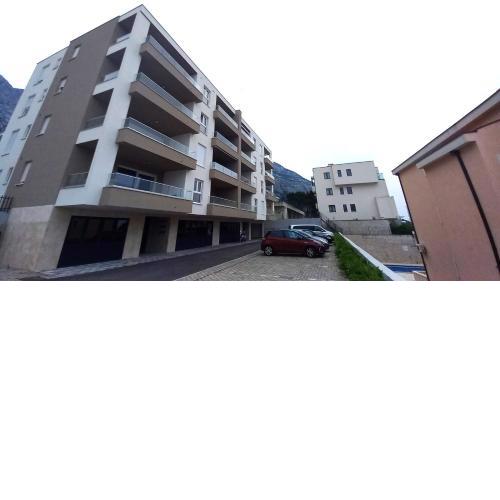 Apartments with a parking space Makarska - 21510