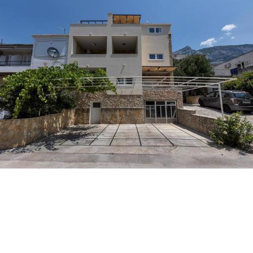 Apartments with a parking space Makarska - 21544