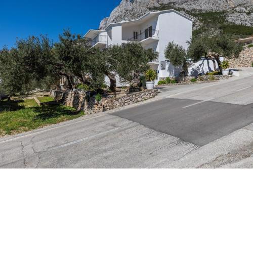Apartments with a parking space Makarska - 21823