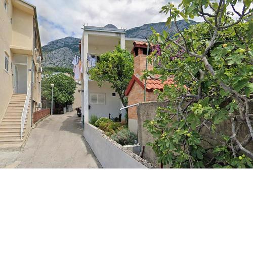 Apartments with a parking space Makarska - 22168