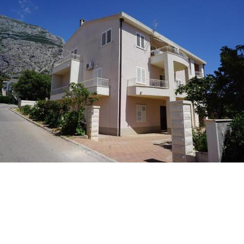 Apartments with a parking space Makarska - 22758