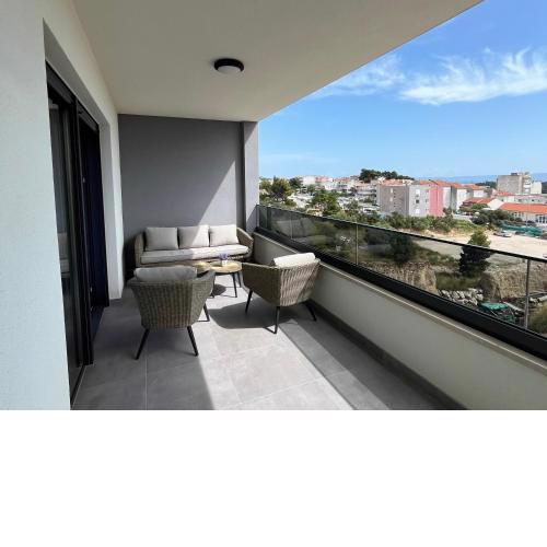 Apartments with a parking space Makarska - 23392