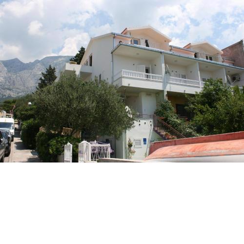 Apartments with a parking space Makarska - 6636