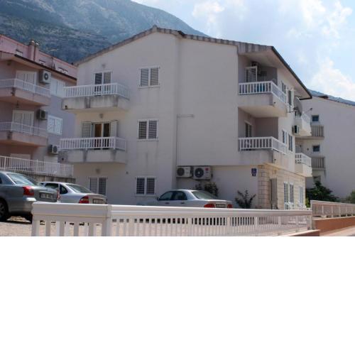 Apartments with a parking space Makarska - 6640