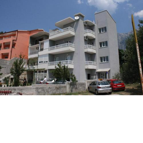 Apartments with a parking space Makarska - 6641