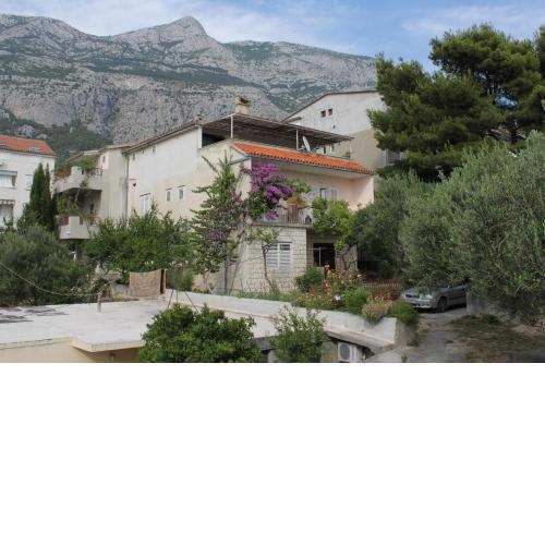 Apartments with a parking space Makarska - 6691