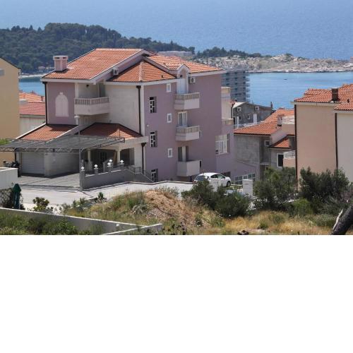 Apartments with a parking space Makarska - 6694