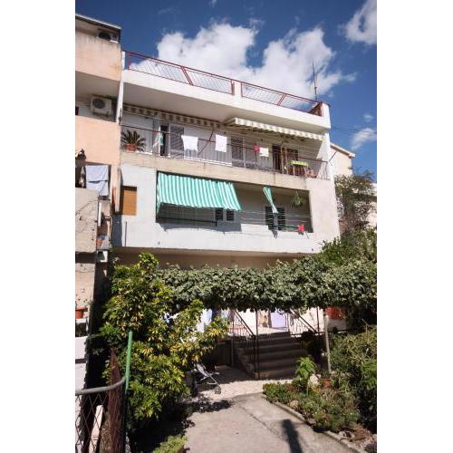 Apartments with a parking space Makarska - 6885