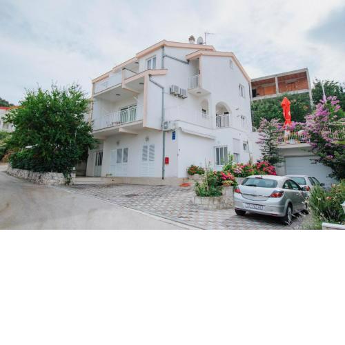 Apartments with a parking space Mastrinka, Ciovo - 11283