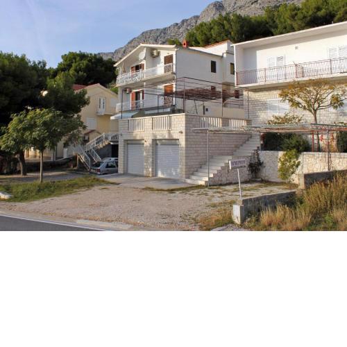 Apartments with a parking space Medici, Omis - 7483