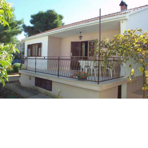 Apartments with a parking space Mirca, Brac - 728
