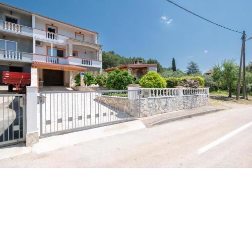 Apartments with a parking space Mrljane, Pasman - 20056