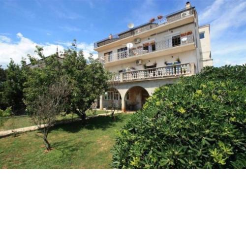 Apartments with a parking space Novi Vinodolski - 11423
