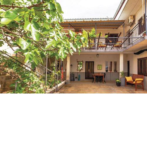 Apartments with a parking space Novi Vinodolski - 11523