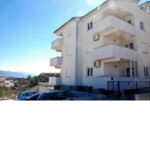 Apartments with a parking space Novi Vinodolski - 13098