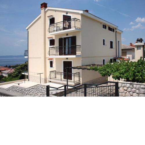 Apartments with a parking space Novi Vinodolski - 5593