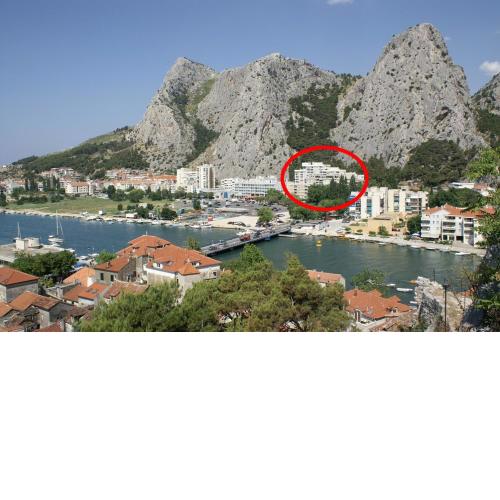 Apartments with a parking space Omis - 14290