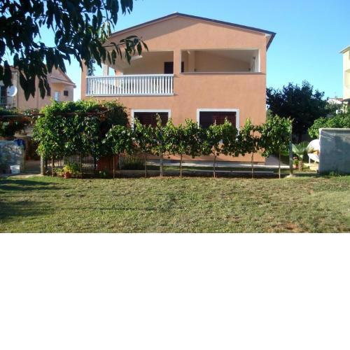 Apartments with a parking space Peroj, Fazana - 7254