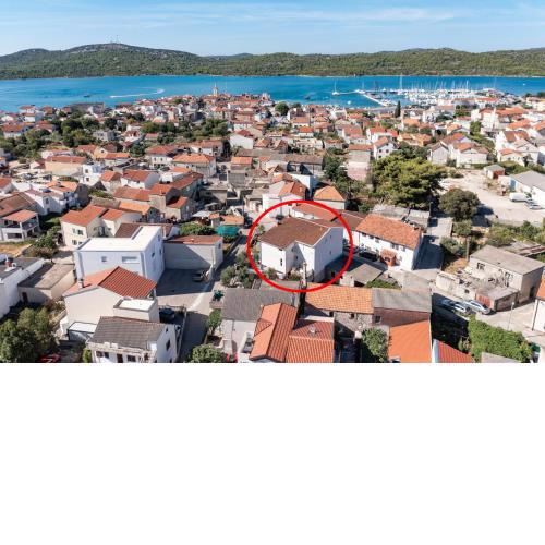 Apartments with a parking space Pirovac, Sibenik - 13201