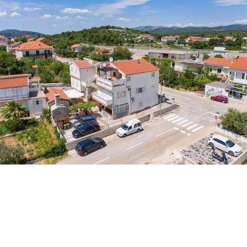 Apartments with a parking space Pirovac, Sibenik - 21008