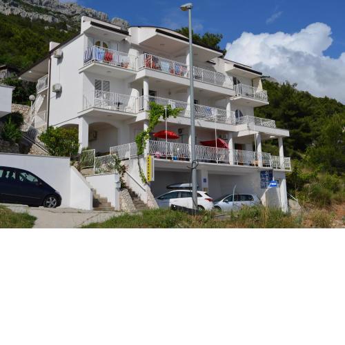 Apartments with a parking space Pisak, Omis - 4281