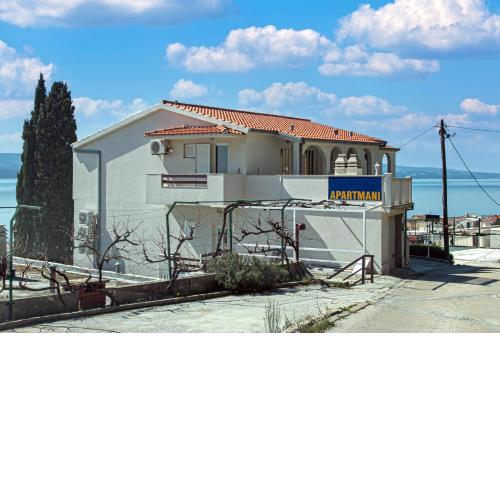 Apartments with a parking space Pisak, Omis - 5975