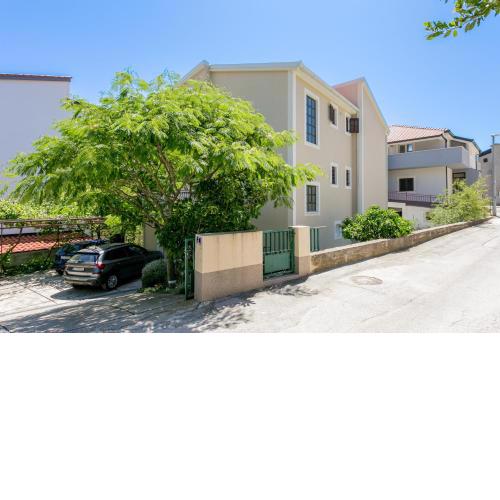 Apartments with a parking space Podstrana, Split - 17586