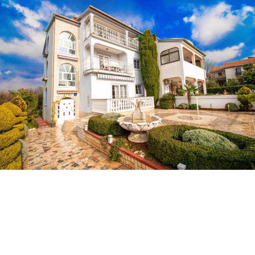 Apartments with a parking space Porec - 21300