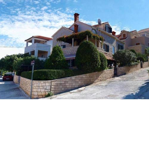Apartments with a parking space Postira, Brac - 19452