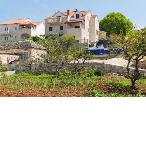Apartments with a parking space Postira, Brac - 3065