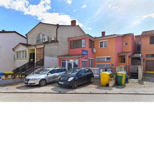 Apartments with a parking space Pula - 21036