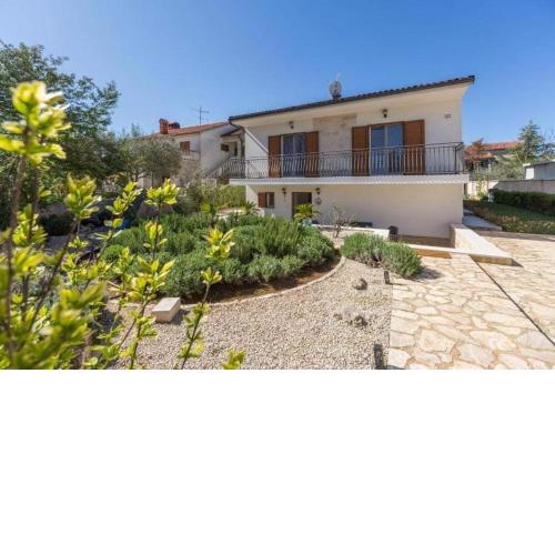 Apartments with a parking space Pula - 22308