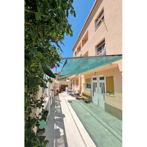 Apartments with a parking space Split - 14051